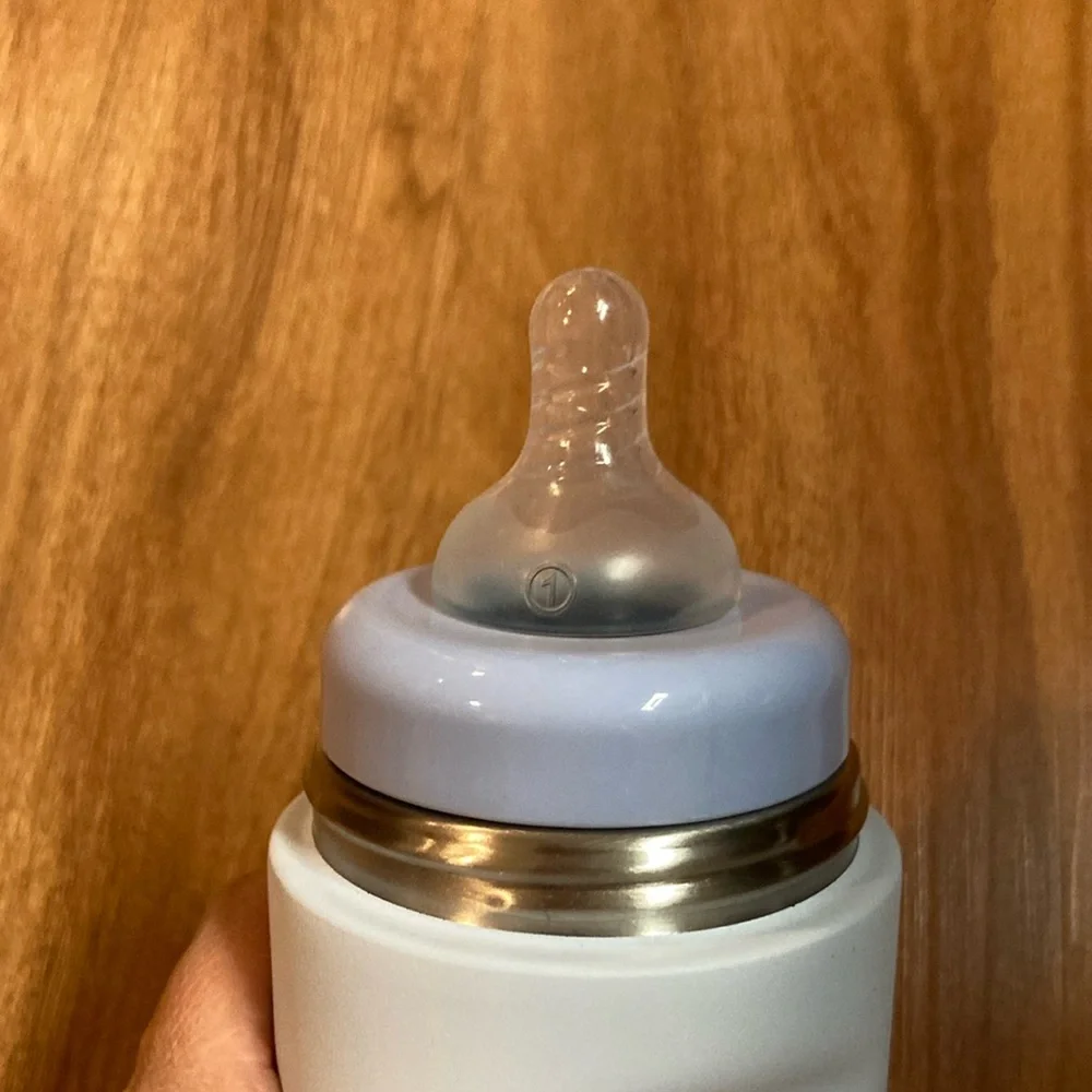 Jiji White and Gray Insulated Baby travel Bottle - Picture 4 of 9